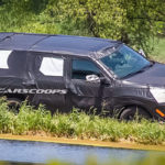 Jeep Grand Wagoneer выехал на тесты и застрял в грязи